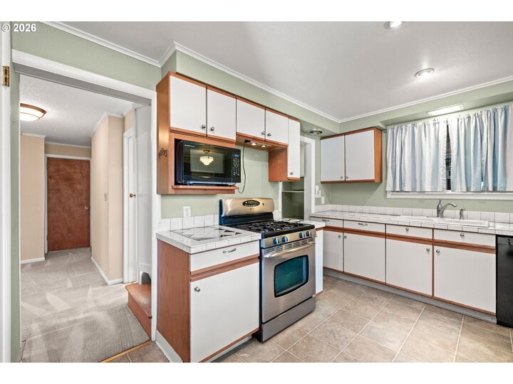 Property Photo:  5307 SE Lincoln St  OR 97215 