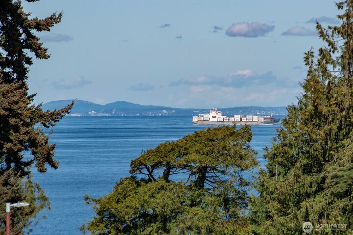 Property Photo:  2028 W 5th Street  WA 98363 