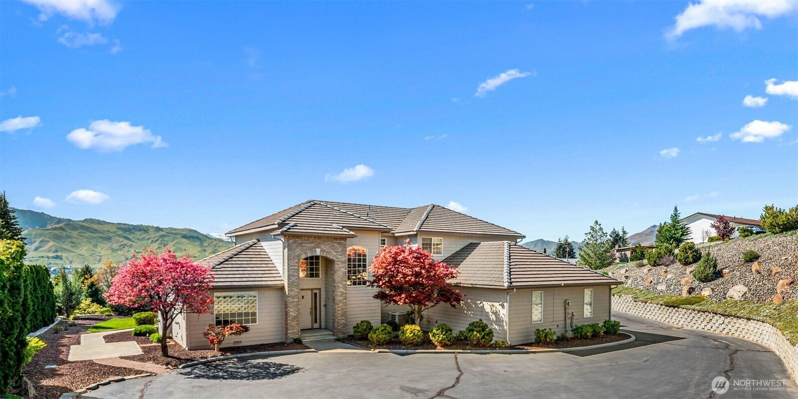 4 bed East Wenatchee home for sale: 2205 N Devon Avenue, East Wenatchee ...