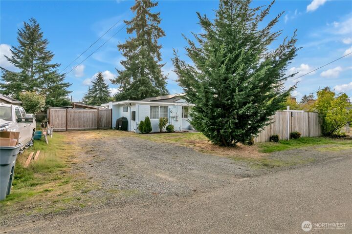 Property Photo:  1508  121 Street S  WA 98444 