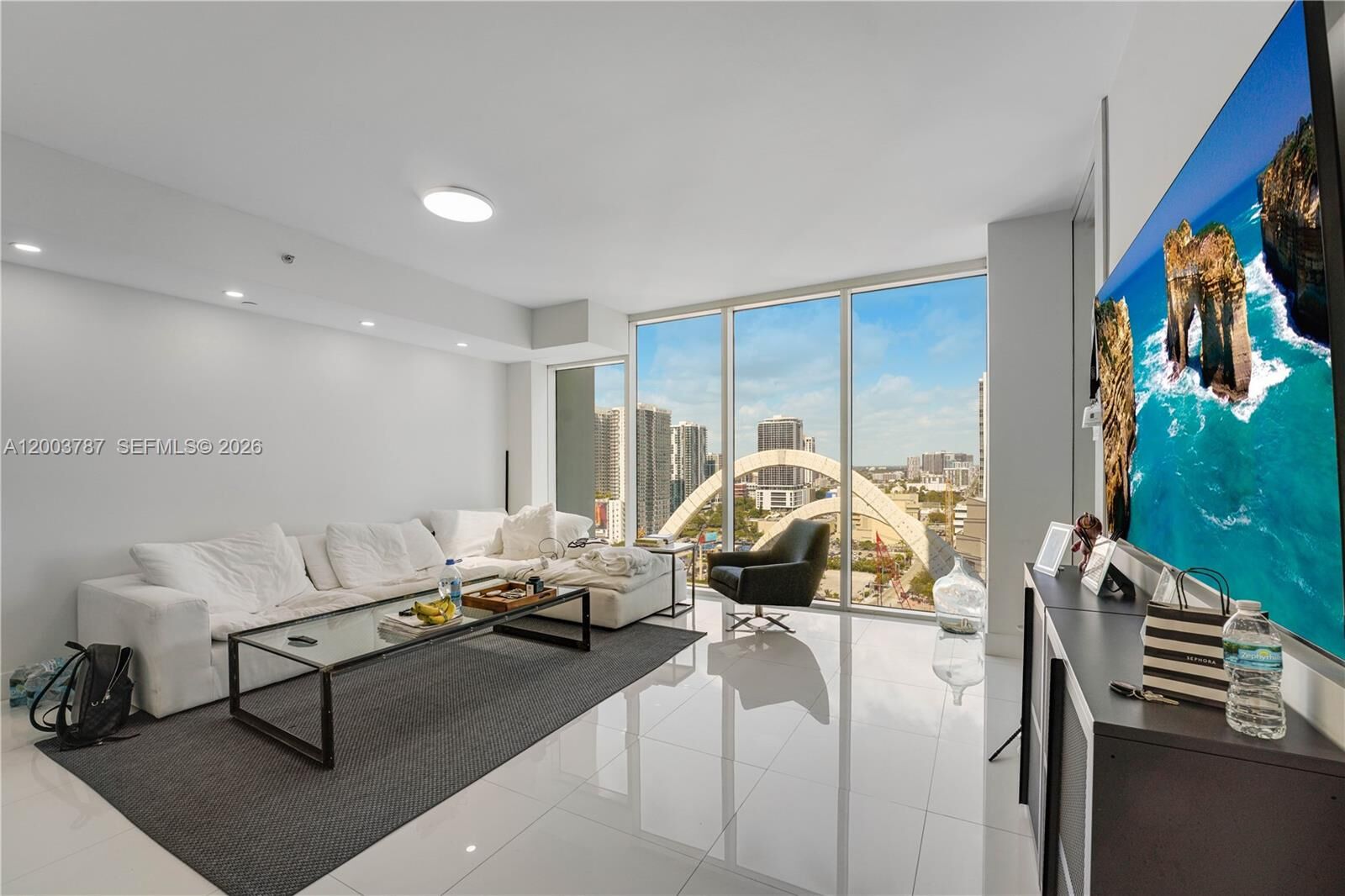 Property Photo:  1040 Biscayne Blvd 1905  FL 33132 