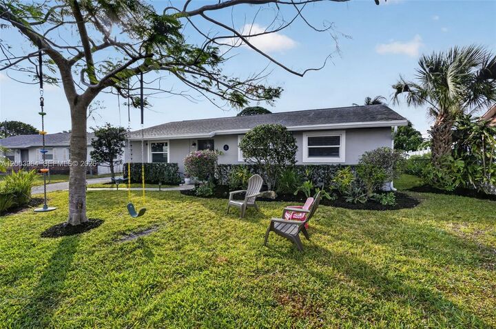 Property Photo:  219 E Whitney Dr  FL 33458 