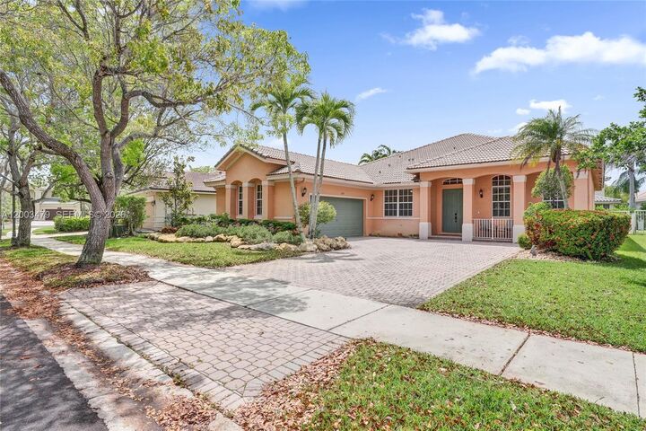 Property Photo:  1169 Peregrine Way  FL 33327 