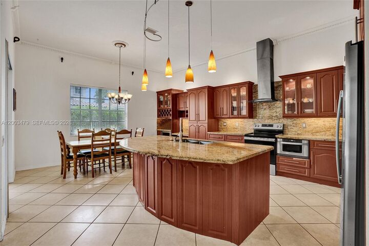 Property Photo:  1169 Peregrine Way  FL 33327 