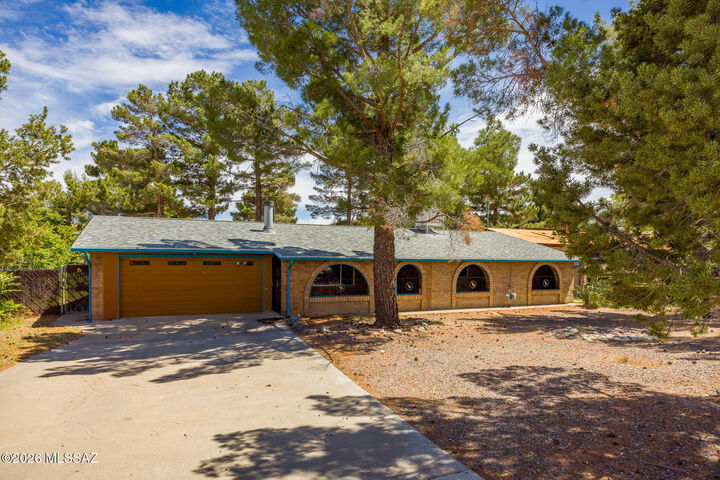 Property Photo:  1035 N Evergreen Drive  AZ 85623 