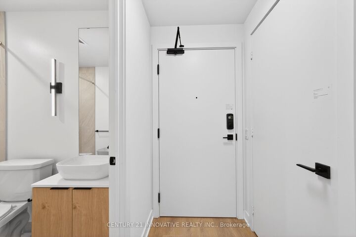 Property Photo:  1185 Dupont Street 602  ON M6H 1A5 