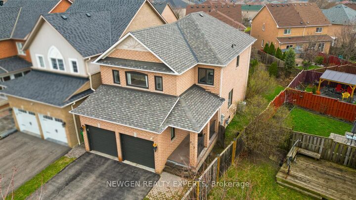 Property Photo: 812 Knotty Pine Grove ON L5W 1K5