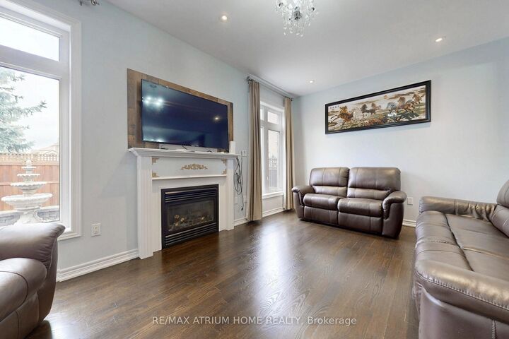 Property Photo: 5430 Oscar Peterson Boulevard ON L5M 0B6