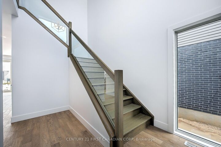 Photo de la propriété:  245 Hesselman Crescent  ON N6M 0K3 
