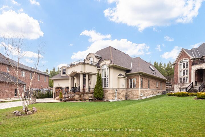 Property Photo: 20 Aubrietia Court ON L4E 2R3