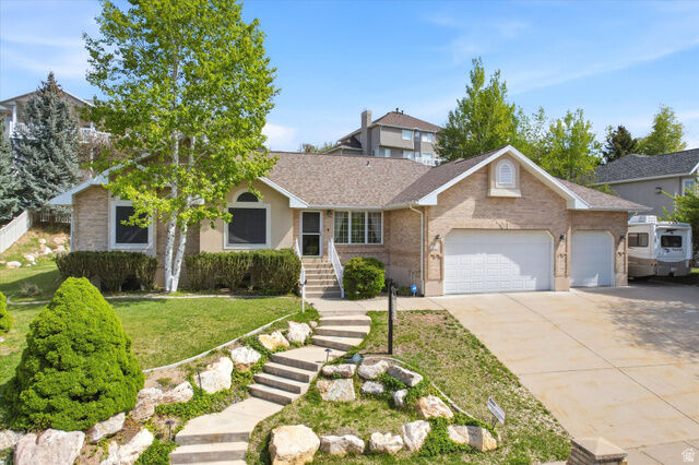 Property Photo: 14 N Fairway Dr E UT 84054