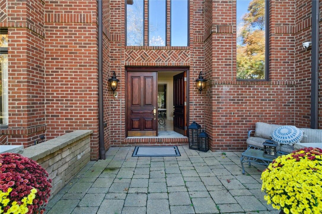 Property Photo:  2102 Chablis Ct  PA 15044 