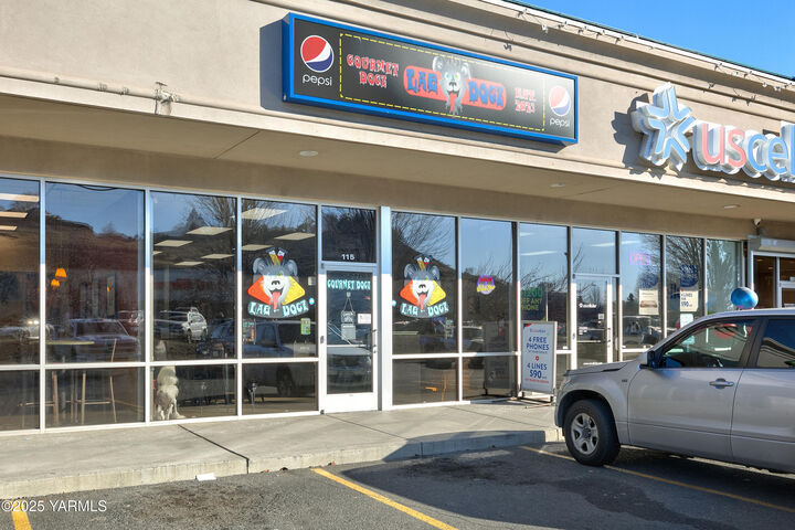 Property Photo:  1300 N 40th Ave  WA 98908 