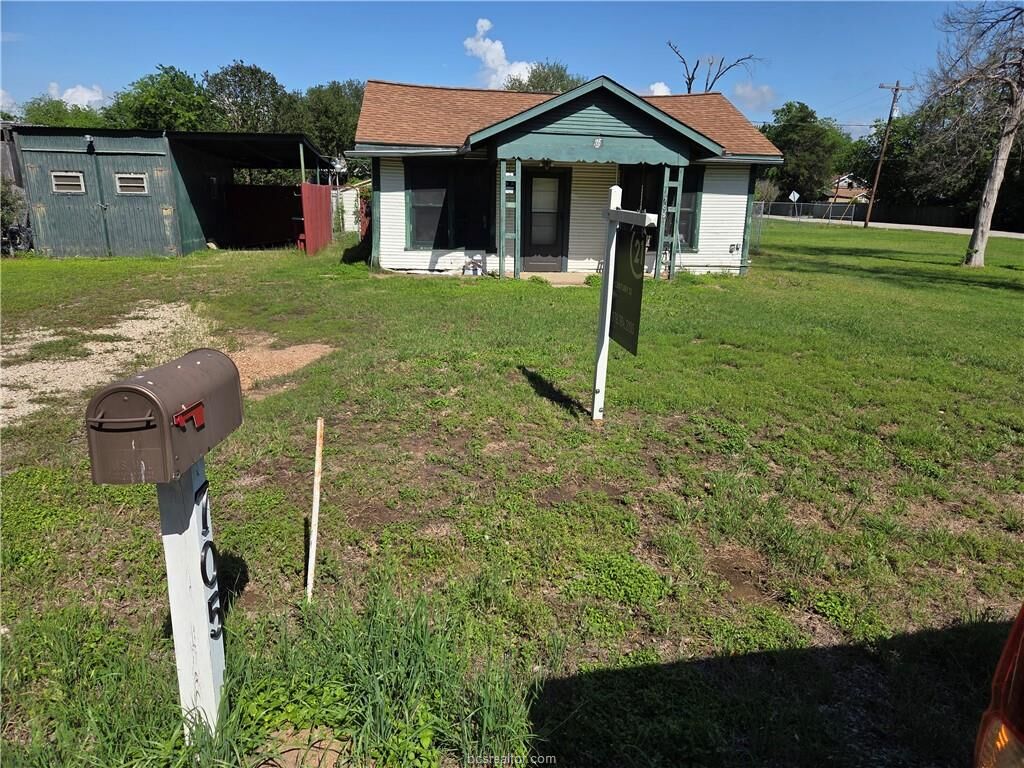 Property Photo: 705 Mesquite Street TX 77803