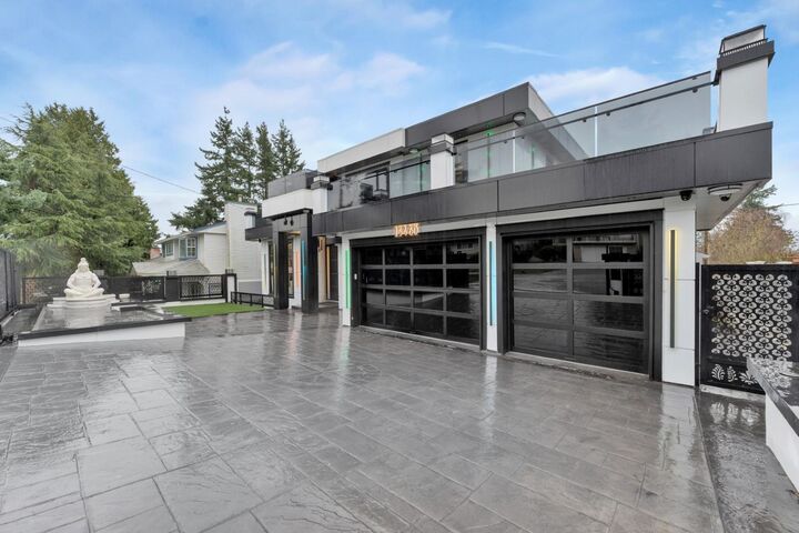 Property Photo: 15460 Semiahmoo Avenue BC V4B 1T8