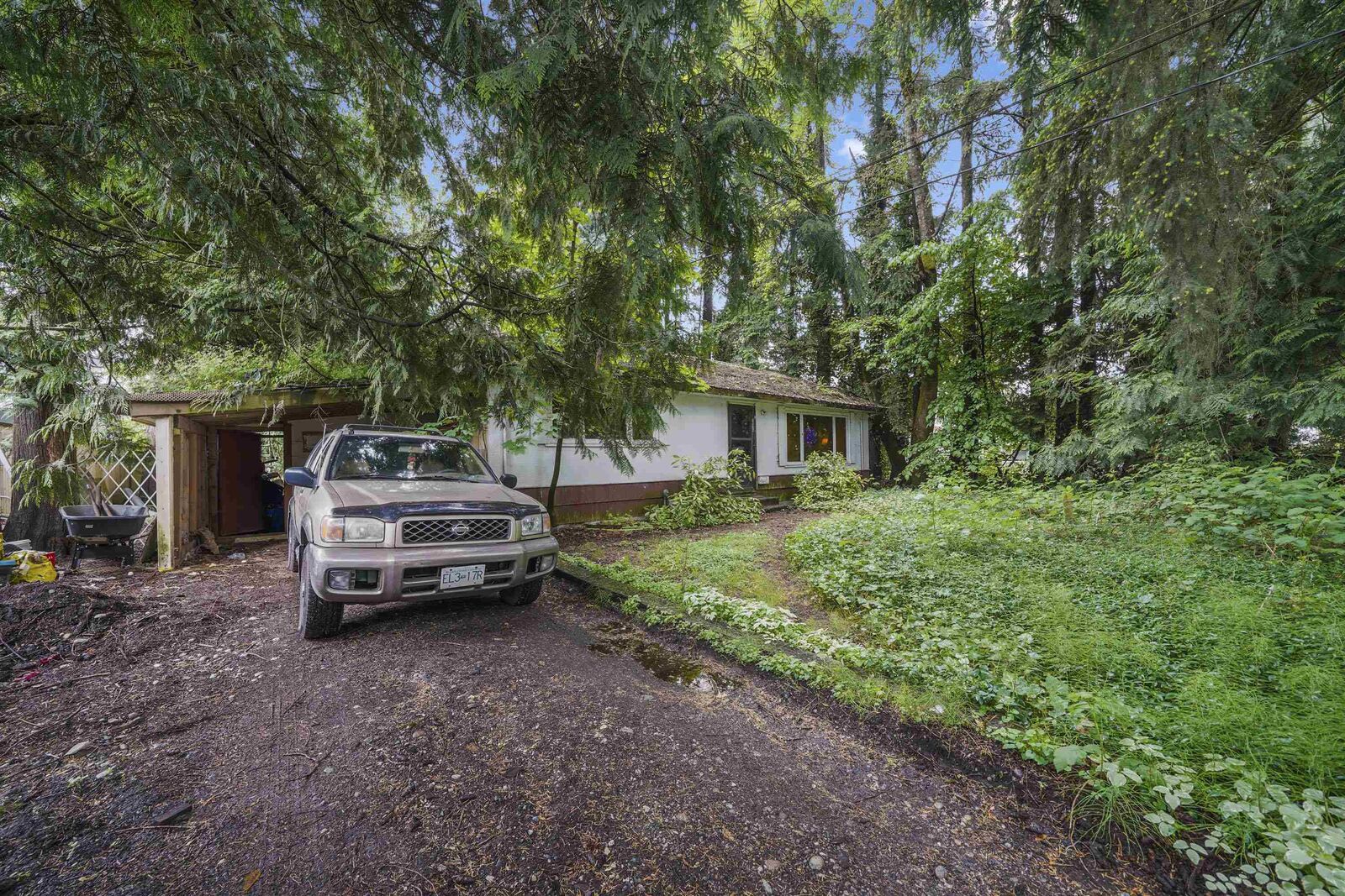 Property Photo: 14924 90A Avenue BC V3R 1B4