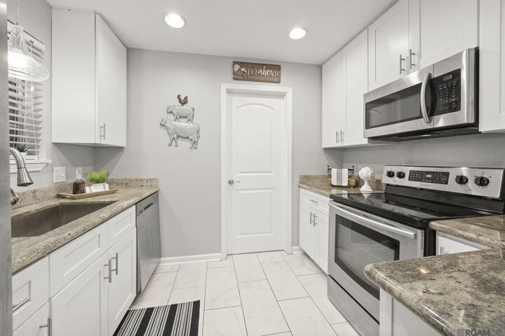 Property Photo:  16571 Doyle Dr  LA 70817 