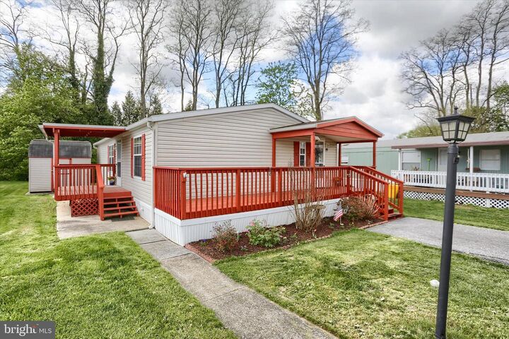 Property Photo:  19 Beechwood Drive  PA 17019 