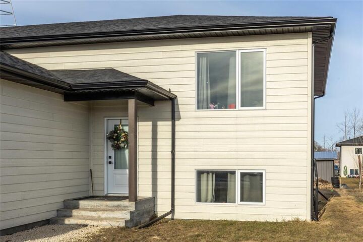 Property Photo:  32 Fourth Street North  MB R0A 0V2 