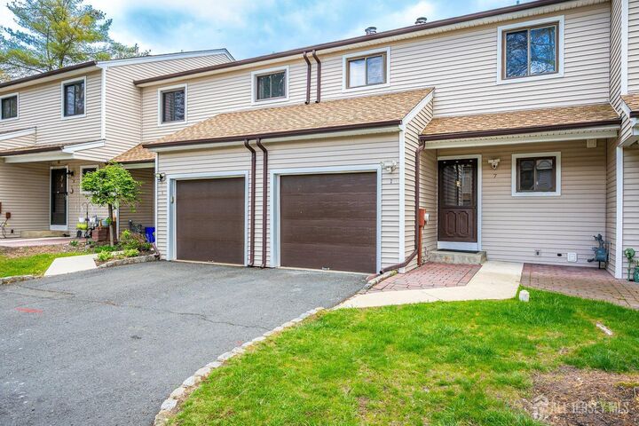 Property Photo:  7 Lily Court  NJ 08820 