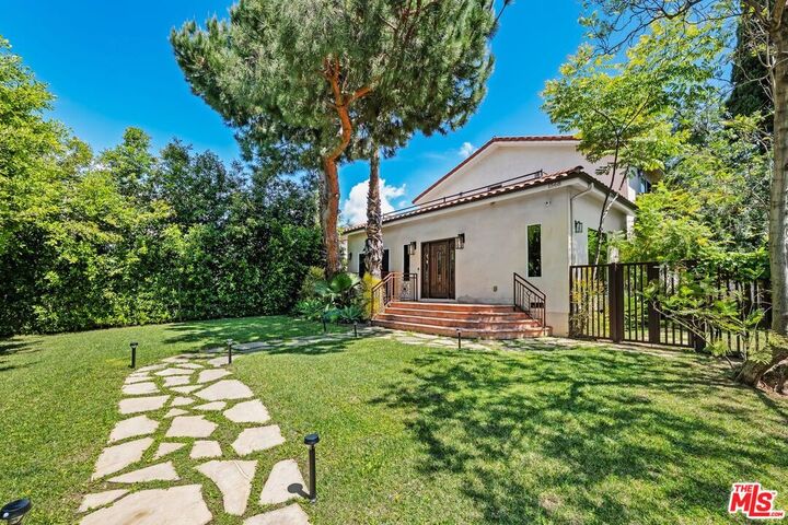 Property Photo:  1568 S Point View St  CA 90035 