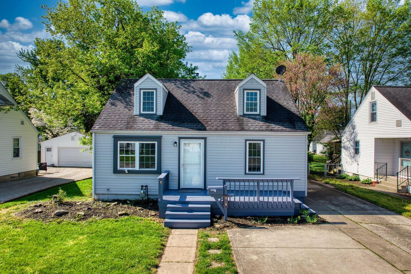 Property Photo:  989 Davis Avenue  OH 43055 