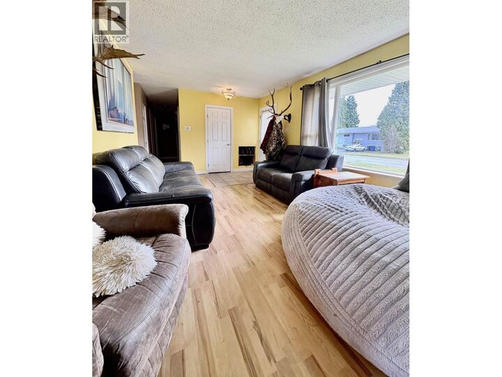 Property Photo: 2307 Evergreen Street BC V8G 4S6