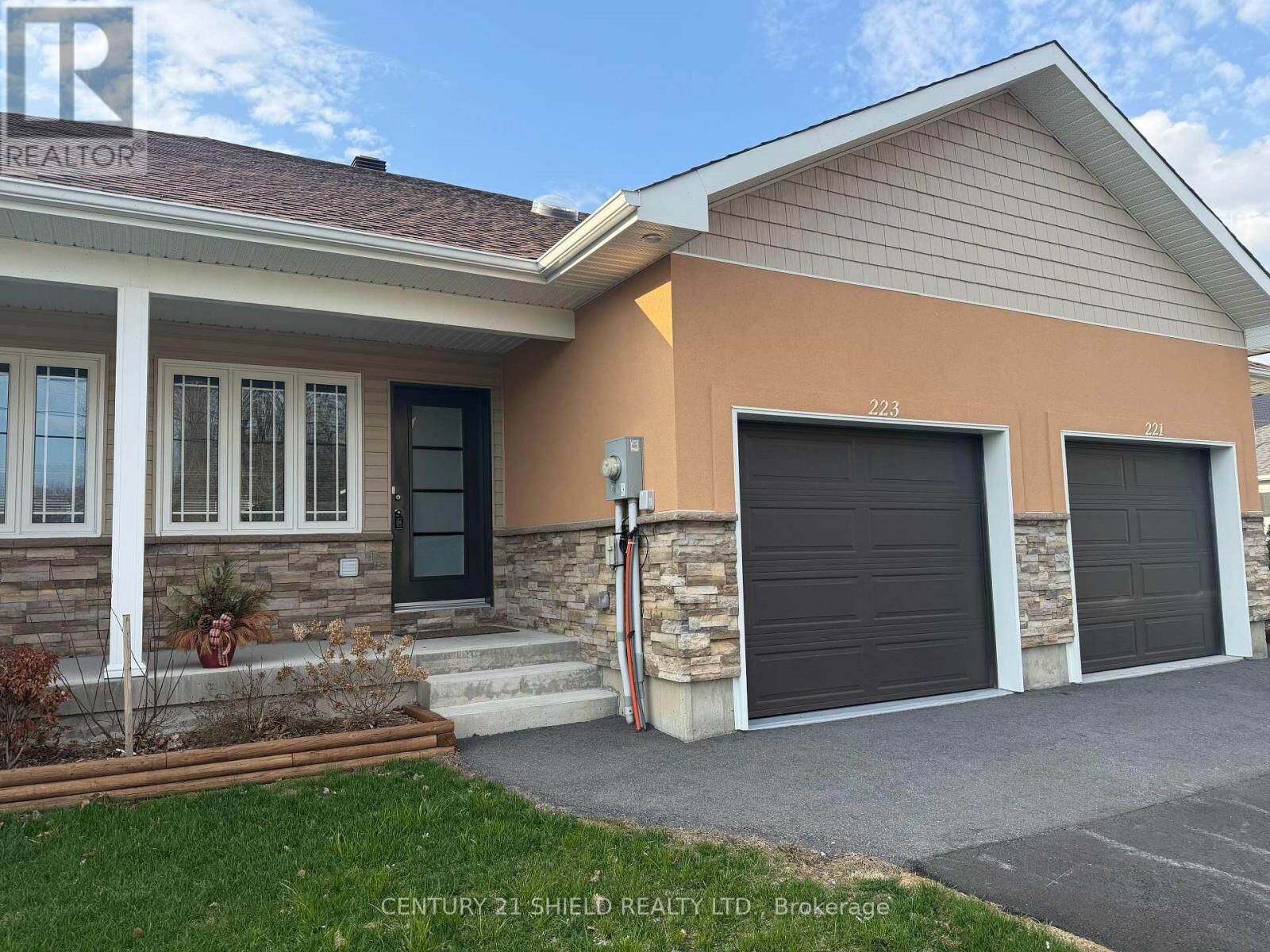 Property Photo:  223 Third Street West  ON K6J 0B6 