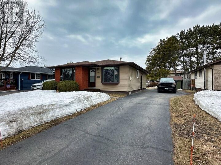 Property Photo:  151 Essex Court  ON P7A 7N4 