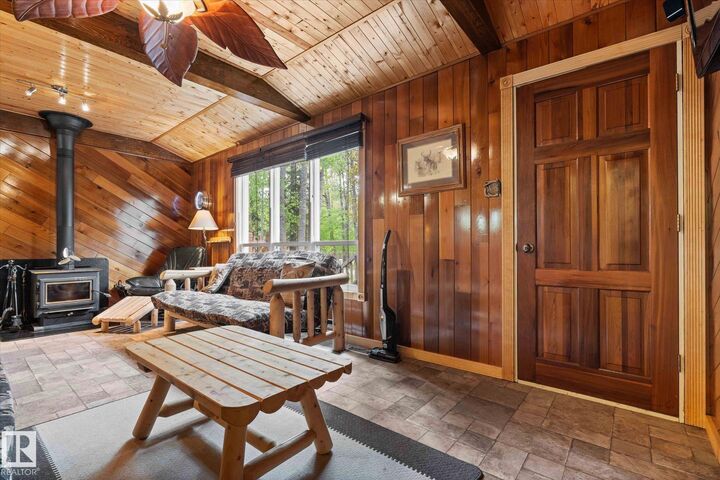 Property Photo:  1028-1029 10 Street  AB T0E 0A2 