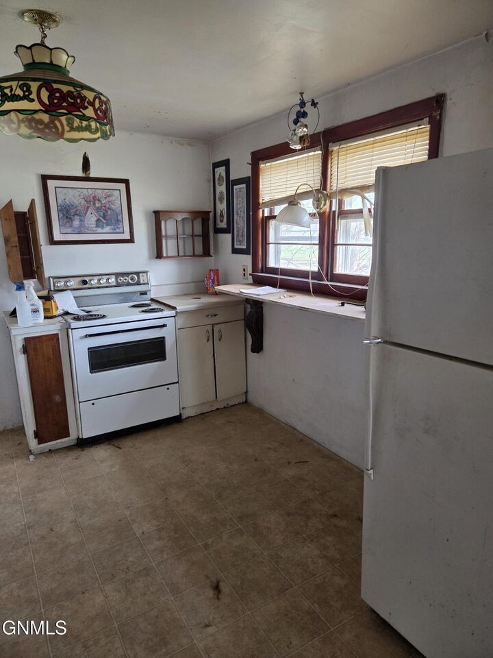 Property Photo:  303 Main Street  ND 58520 