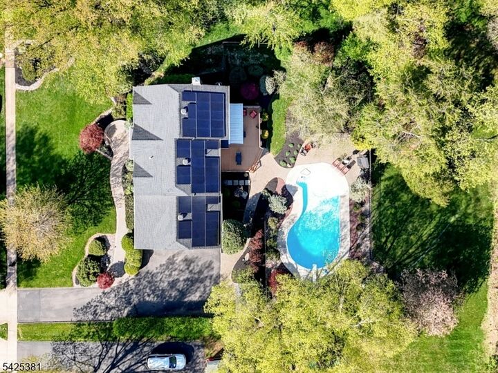 Property Photo:  7 Evergreen Ct  NJ 08844 