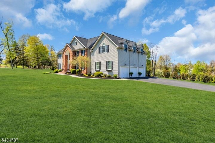 Property Photo:  1 Berkshire Ct  NJ 08833 