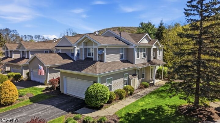 Property Photo:  15 Aspen Ct  NJ 07419 