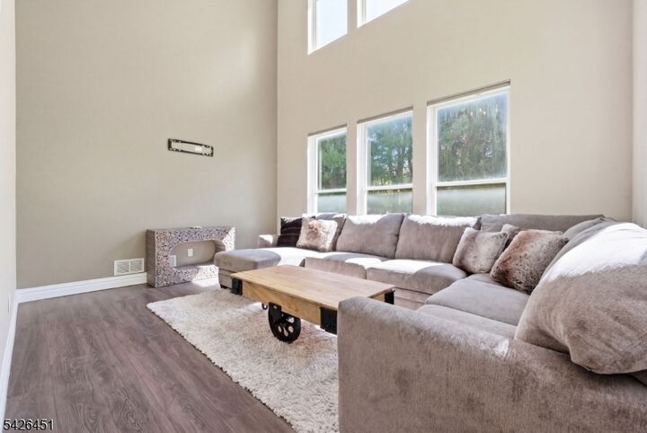 Property Photo:  15 Aspen Ct  NJ 07419 
