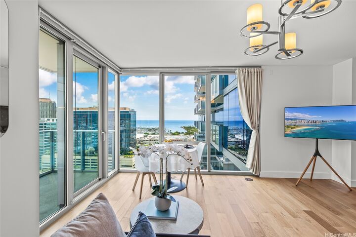 Property Photo:  629 Keeaumoku Street 2211  HI 96814 