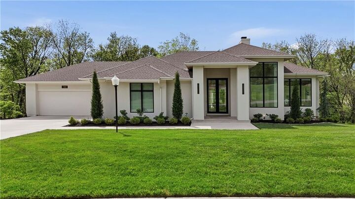 Property Photo: 7300 NW Pampas Lane MO 64152