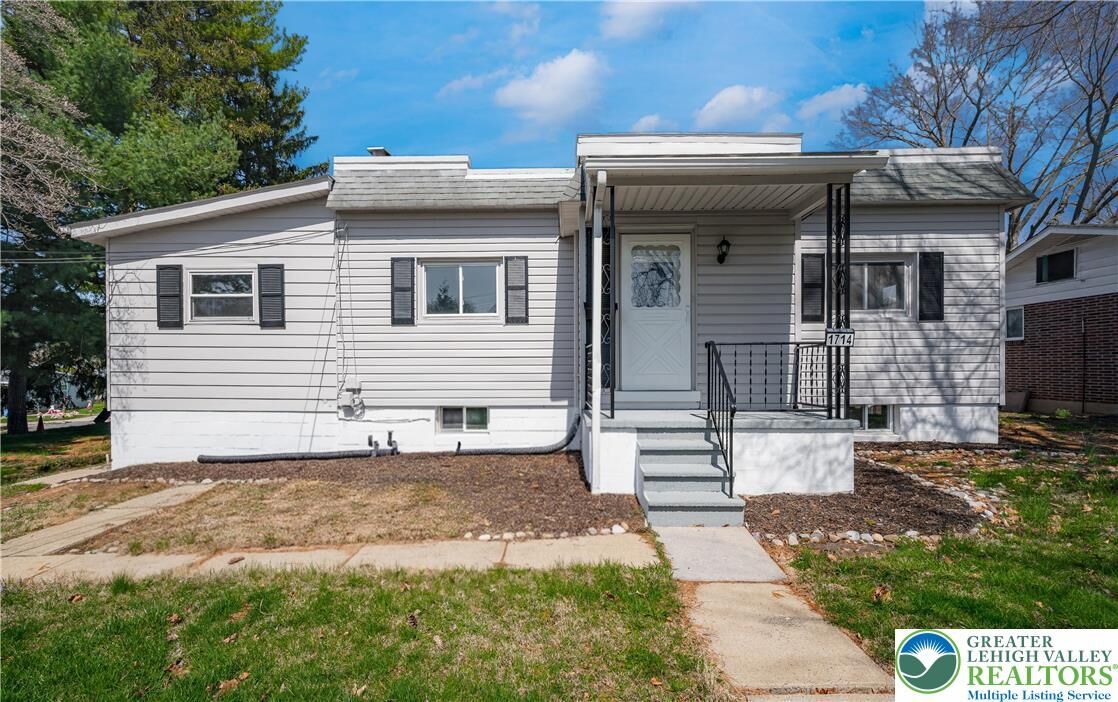 Property Photo:  1714 Elliott Avenue  PA 18018 