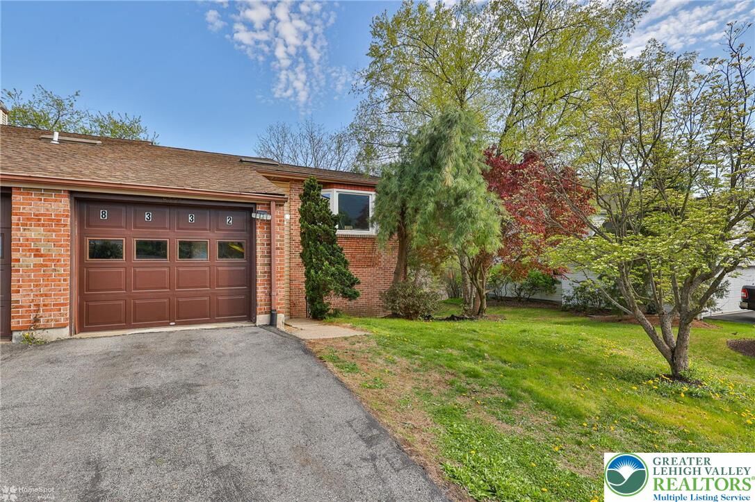 Property Photo:  8332 Willow Run  PA 18051 