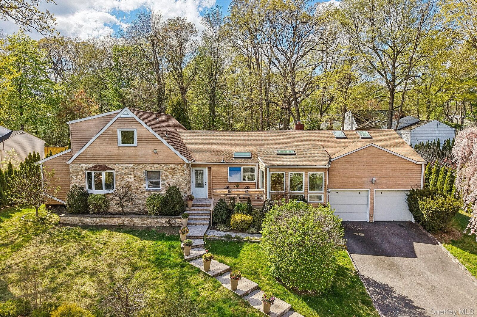 Property Photo:  130 Wood Hollow Lane  NY 10804 