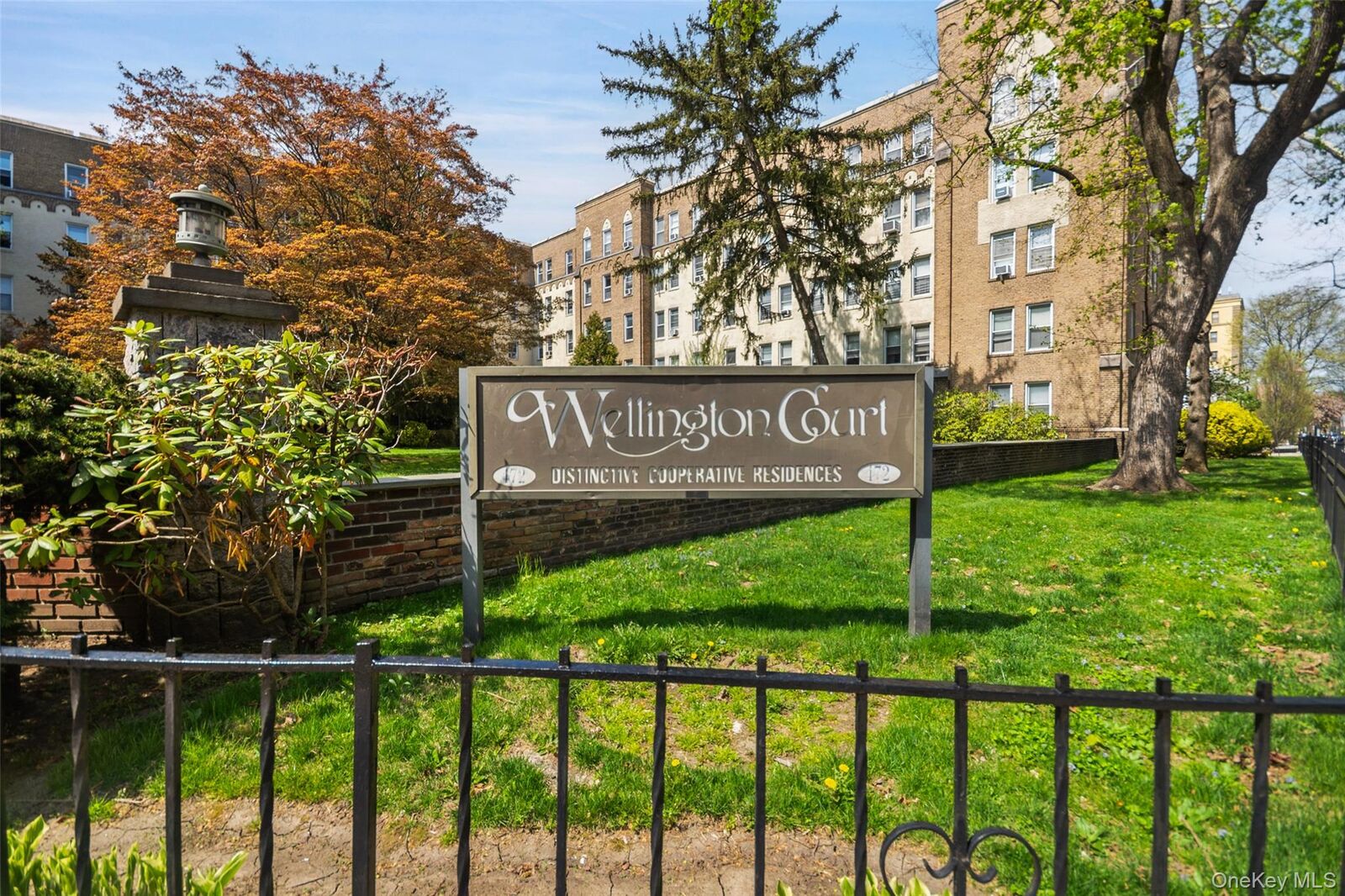 Property Photo:  472 Gramatan Avenue Bldg 4 Unit 2U  NY 10552 