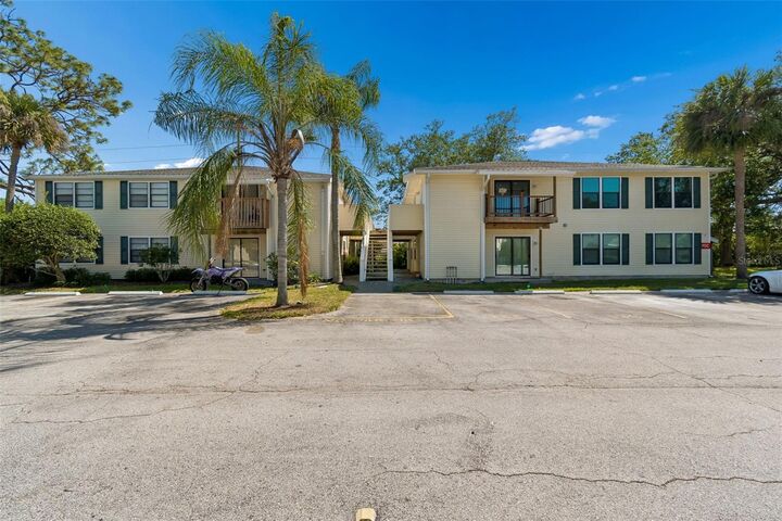 Property Photo: 140 Hunter Lake Drive 8C FL 34677