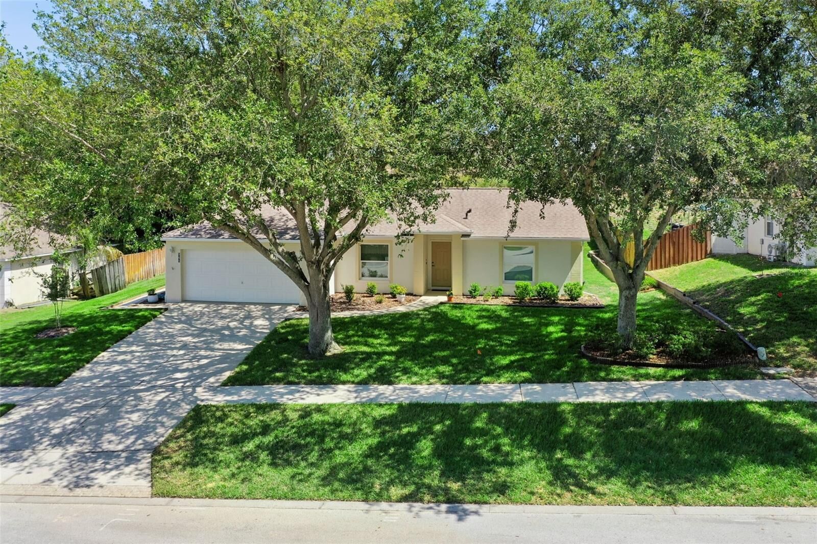 Property Photo: 965 Scenic View Circle FL 34715