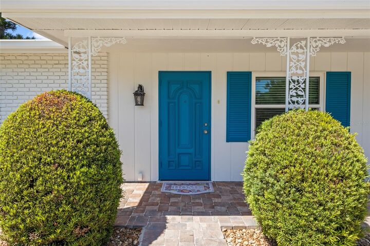 Property Photo: 2411 Gulf Gate Drive FL 34231