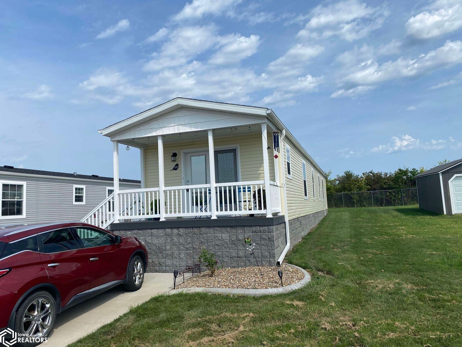 Property Photo:  1500 E Linden Drive 113  IA 52641 