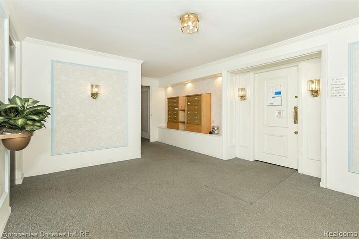 Property Photo:  19710 W 13 Mile Road 101  MI 48025 5167 