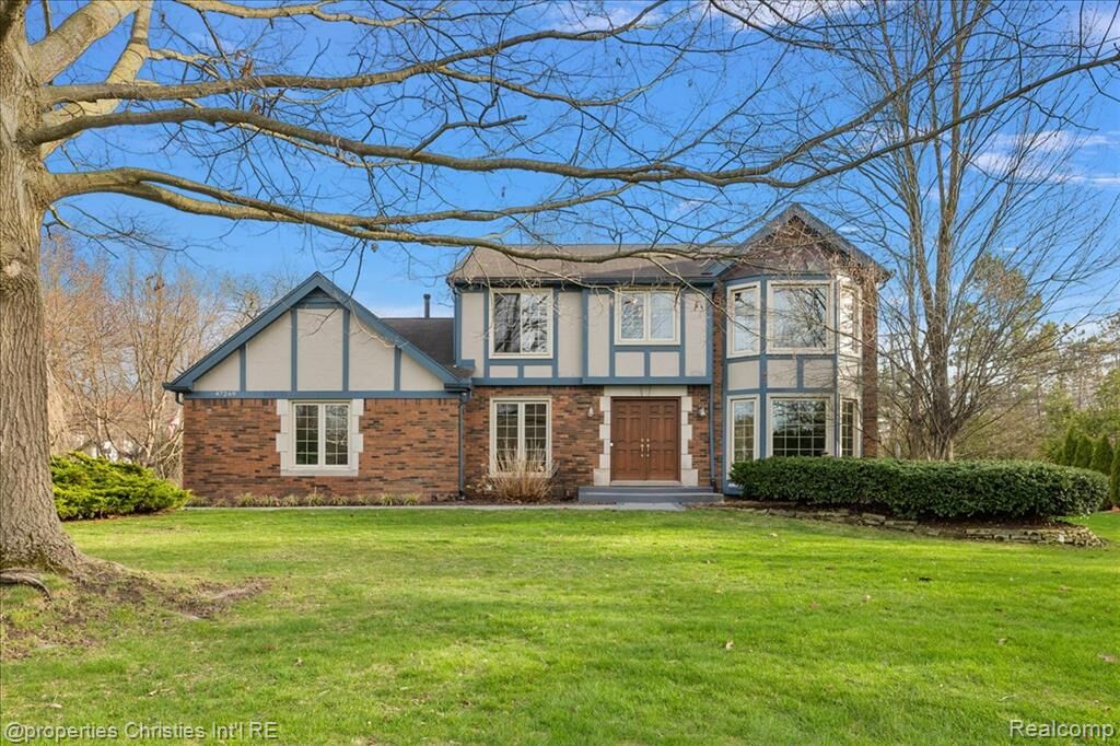 Property Photo:  47269 S Chigwidden Drive  MI 48167 1040 