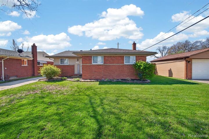 Property Photo:  15226 Everly Street  MI 48066 4012 