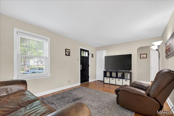 Property Photo:  1133 N Geyer Road  MO 63122 