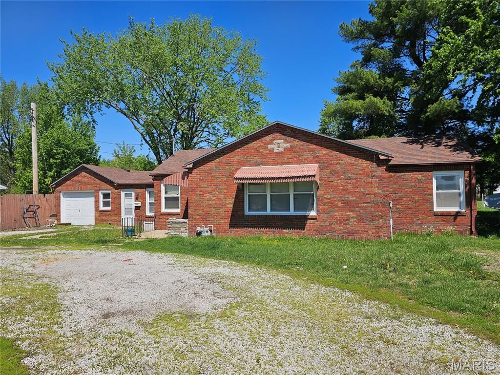 Property Photo:  1331 E Union Avenue  IL 62056 